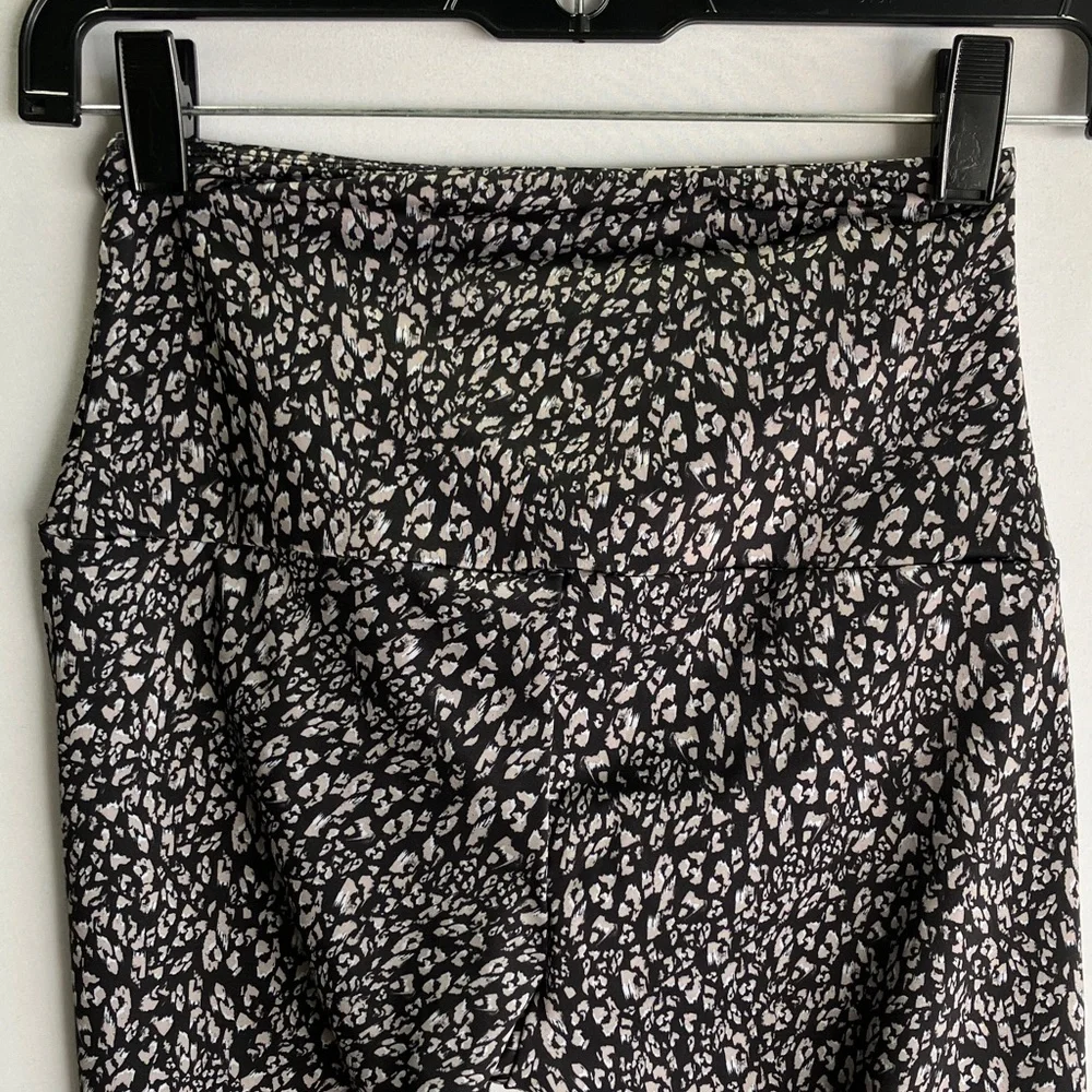 Onzie Black and Tan/Cream Patterned Leggings